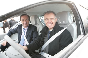Carlos TAVARES, Chief Operating Officer, Renault group and Michel-Edouard LECLERC, Chairman of Centres E. Leclerc (Image: Renault) Carlos TAVARES, Chief Operating Officer, Renault group and Michel-Edouard LECLERC, Chairman of Centres E. Leclerc (Image: Renault)